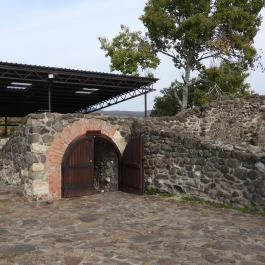 Kisnánai Várrom és Népi Műemlék, Kisnána - Belső