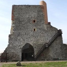 Kisnánai Várrom és Népi Műemlék, Kisnána - Külső kép