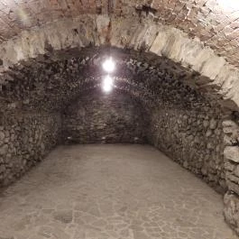 Kisnánai Várrom és Népi Műemlék, Kisnána - Belső