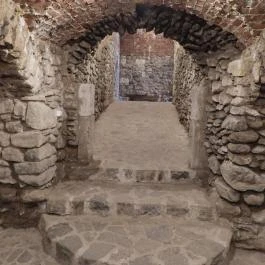 Kisnánai Várrom és Népi Műemlék, Kisnána - Belső