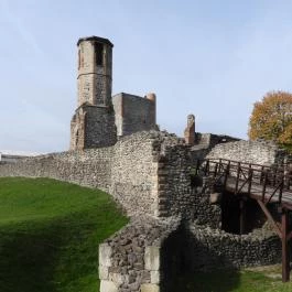 Kisnánai Várrom és Népi Műemlék, Kisnána - Külső kép