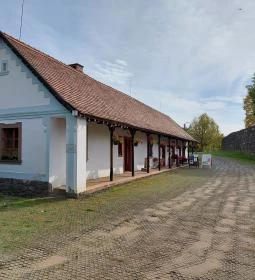 Kisnánai Várrom és Népi Műemlék