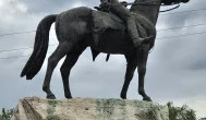 Kiss Albert emlékmű, Tokaj