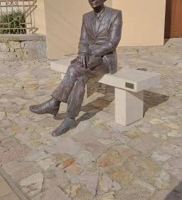 14. legjobb látnivaló: Kiss Tamás szobor