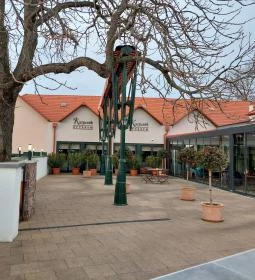 Kistücsök Étterem, Borpince & Vinotéka