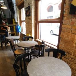 Kisüzem Budapest - Belső