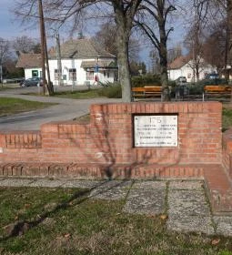 5. legjobb látnivaló: Kiszombor első iskolájának emlékműve