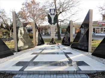 Kitelepítési emlékmű Hajós