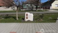 Kitelepítési emlékmű Vértesboglár - Külső kép