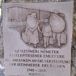 Kitelepítési emlékmű Isztimér - Egyéb