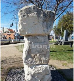 Kitelepített svábok emlékműve