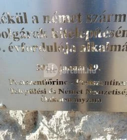 Kitelepített svábok emlékműve