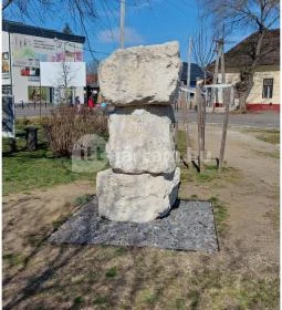 Kitelepített svábok emlékműve