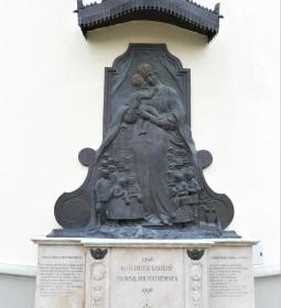 Kitelepítettek emlékműve