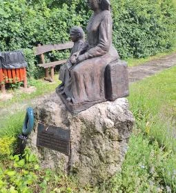 Kitelepítettek emlékműve