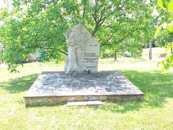 Kitelepítettek emlékműve Hidegkút