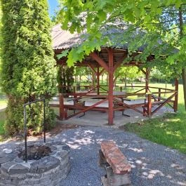 Kőbérc Panzió Bózsva - Medence/kert