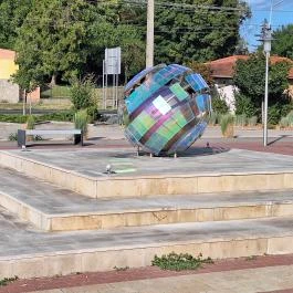 Kohézió - Nemzeti Összetartozás emlékmű Örkény - Külső kép