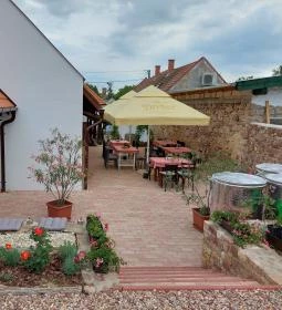 Kőkút Kert Vendéglő