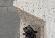 Kolodko: Anyám tyúkja miniszobor Vác