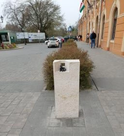 Kolodko: Anyám tyúkja miniszobor