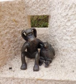 Kolodko: Anyám tyúkja miniszobor