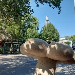 Kolodko: Aranka néni & Béla bácsi miniszobor Budapest - Külső kép
