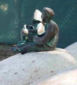 Kolodko: Aranka néni & Béla bácsi miniszobor