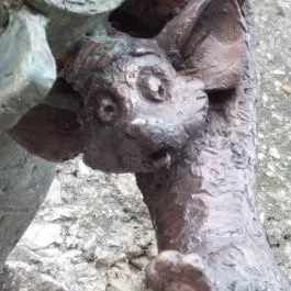 Kolodko: Bombán csüngő Vuk miniszobor, Budapest - Egyéb