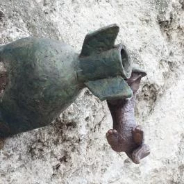 Kolodko: Bombán csüngő Vuk miniszobor, Budapest - Egyéb