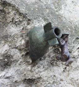 Kolodko: Bombán csüngő Vuk miniszobor