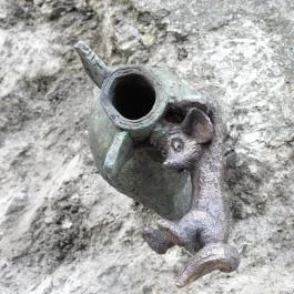 Kolodko: Bombán csüngő Vuk miniszobor, Budapest - Egyéb