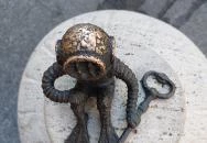 Kolodko: Búvár és a kulcs miniszobor Budapest