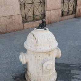 Kolodko: Búvár és a kulcs miniszobor, Budapest - Külső kép