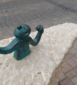 Kolodko: Csúzli miniszobor