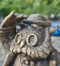 Kolodko: Dr. Bubó és a gyógyuló nyúl miniszobor
