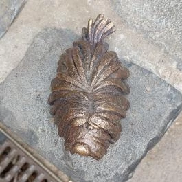 Kolodko: Egyszer volt Budán kutyavásár miniszobor Budapest - Egyéb