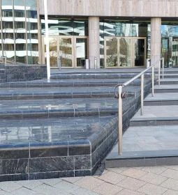 Kolodko: Füles miniszobor