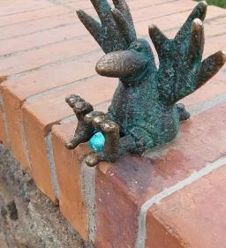 Kolodko: Gombóc Artúr miniszobor