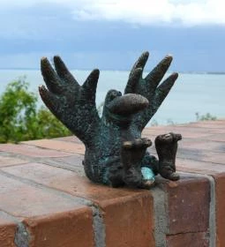 Kolodko: Gombóc Artúr miniszobor