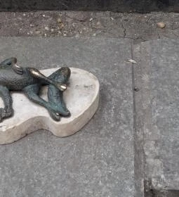 Kolodko: Halott mókus miniszobor