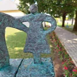 Kolodko: Hármas csárdás miniszobor, Geszteréd - Egyéb