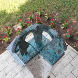 Kolodko: Hármas csárdás miniszobor, Geszteréd - Egyéb