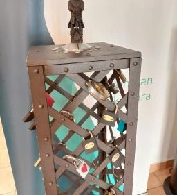 Kolodko: Harry Houdini miniszobor