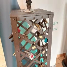 Kolodko: Harry Houdini miniszobor Budapest - Külső kép