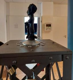 Kolodko: Harry Houdini miniszobor