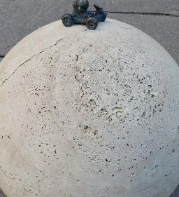 Kolodko: Holdjáró miniszobor