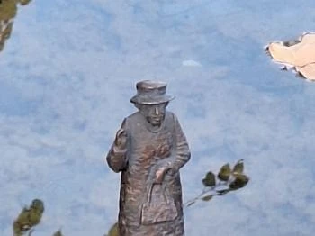 Kolodko: II. Erzsébet miniszobor Budapest