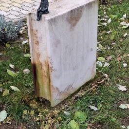 Kolodko: Kállay János Péter miniszobra, Biri - Külső kép