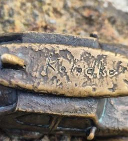 Kolodko: Lakókocsi, szörf, Balaton miniszobor, Szigliget